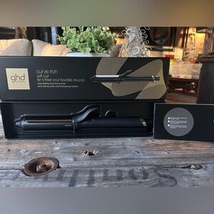 ghd 1.25Curve Styler in Black and Silver. Brand new. In box.